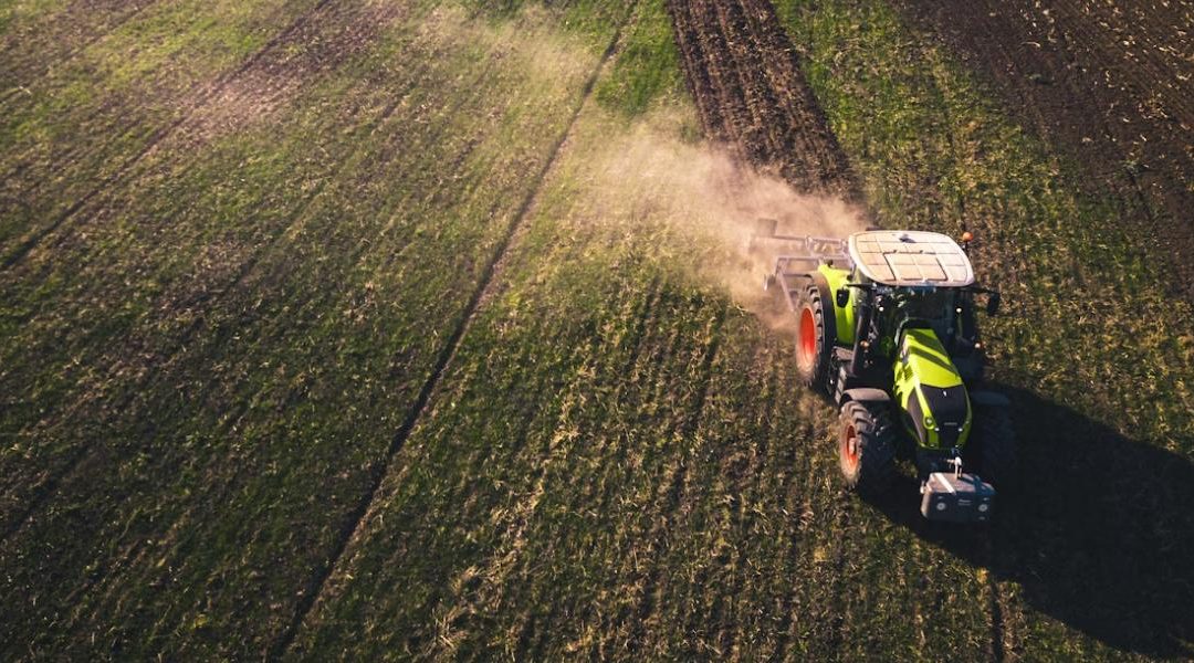 Maquinaria Agrícola en Climas Extremos: Protección Contra Humedad, Polvo y Salinidad